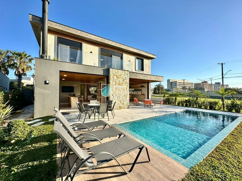 Sobrado 5 dormitórios, 5 suítes, 4 vagas, 397m² no bairro Enseada em Xangri-lá para Comprar