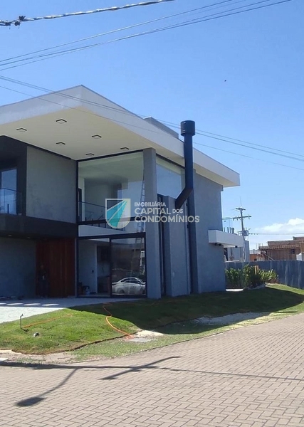 Sobrado 4 dormitórios, 4 suítes, 2 vagas, 237m² no bairro Blue Xangri-lá em Xangri-lá para Comprar