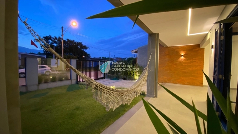 Casa 4 dormitórios, 2 suítes, 3 vagas, 250m² no bairro Centro em Xangri-lá para Comprar