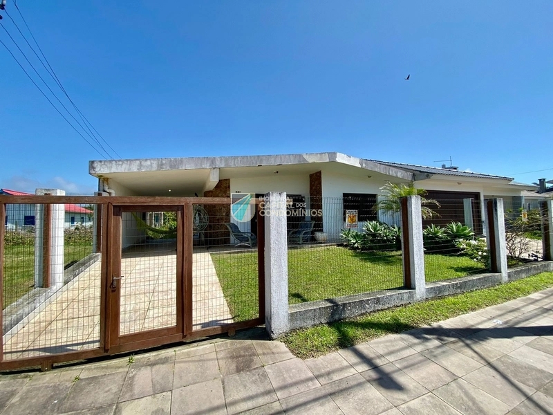 Casa 3 dormitórios, 1 suíte, 2 vagas, 141m² no bairro Centro em Xangri-lá para Comprar