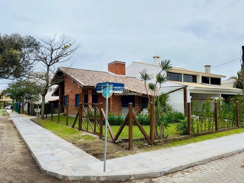 Casa 3 dormitórios, 1 suíte, 2 vagas, 197m² no bairro Centro em Xangri-lá para Comprar