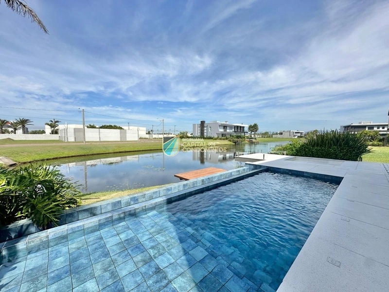 Sobrado 5 dormitórios, 5 suítes, 2 vagas, 400m² no bairro Sense Xangri-lá em Xangri-lá para Comprar