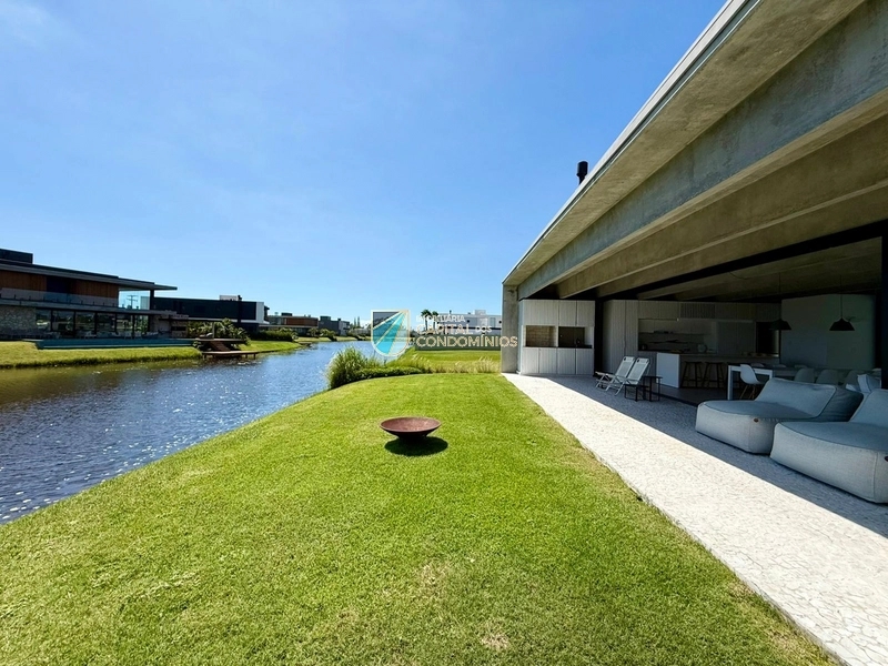 Sobrado 3 dormitórios, 1 suíte, 2 vagas, 450m² no bairro Sense Xangri-lá em Xangri-lá para Comprar