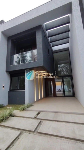 Sobrado 4 dormitórios, 2 suítes, 2 vagas, 156m² no bairro Centro em Xangri-lá para Comprar
