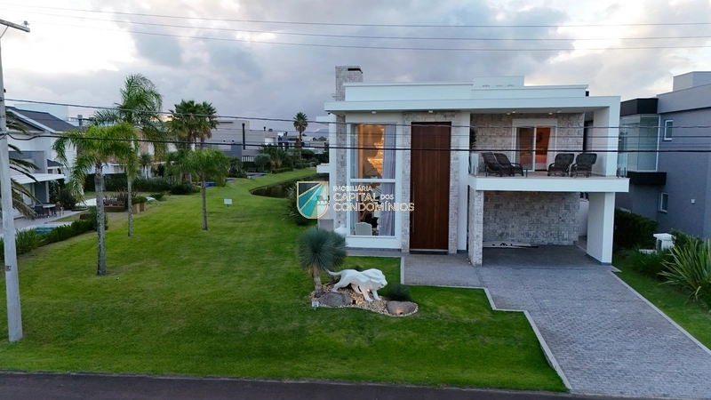 Sobrado 5 dormitórios, 5 suítes, 2 vagas, 348m² no bairro Enseada em Xangri-lá para Comprar