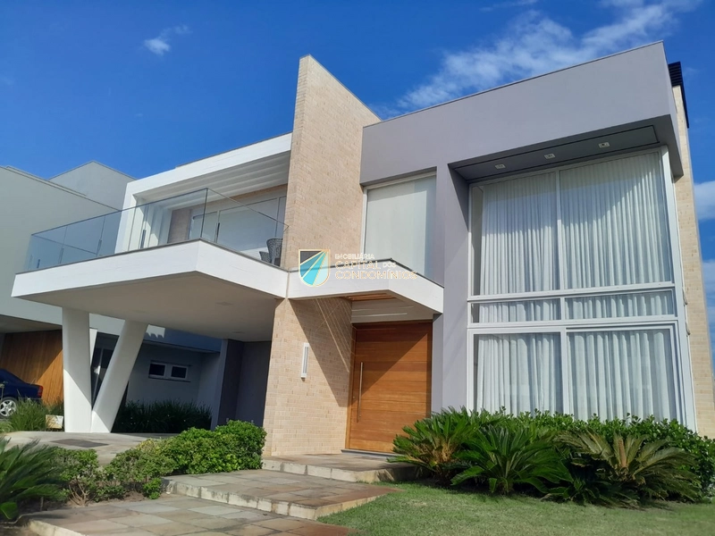 Sobrado novo em condomínio fechado em Capão da Canoa