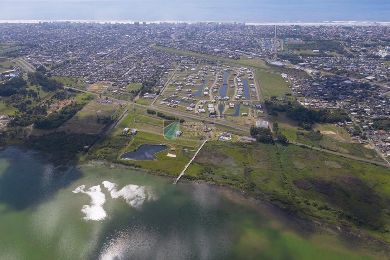 Terreno frente leste e fundos para o lago em condomínio fechado: 10ª foto da galeria de imagens do imóvel