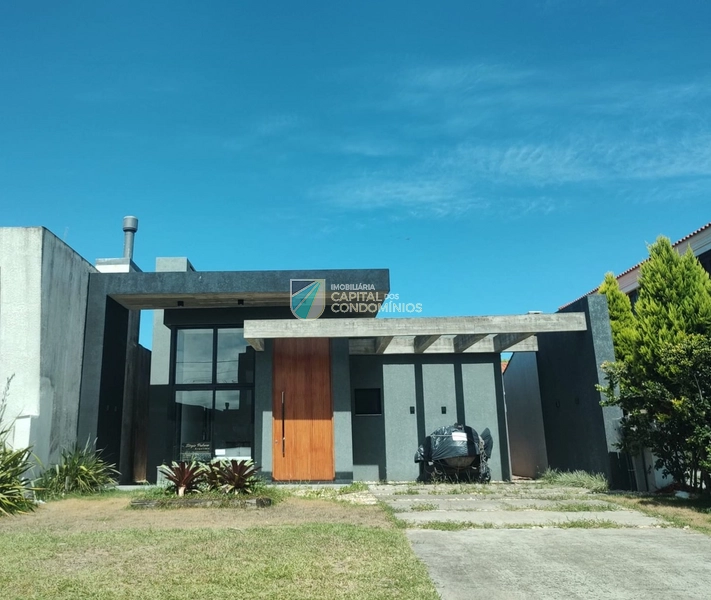 Casa em fase final de construção no condomínio Riviera.