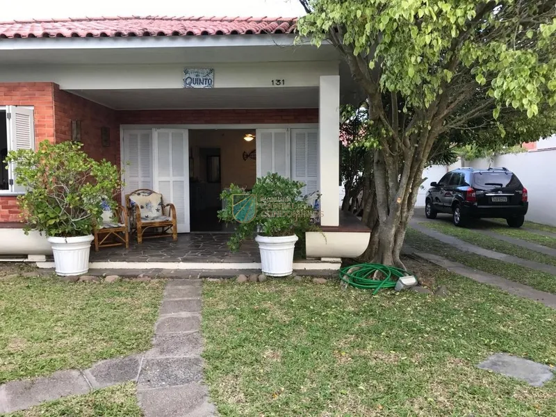 Bela casa mobiliada e com piscina a poucas quadras do mar em Atlântida: 3ª foto da galeria de imagens do imóvel