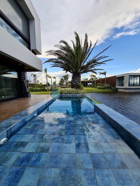 Mansão beira lago no Sense: 13ª foto da galeria de imagens do imóvel