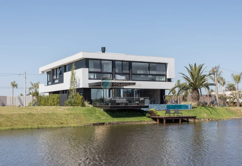 Mansão beira lago no Sense: 17ª foto da galeria de imagens do imóvel