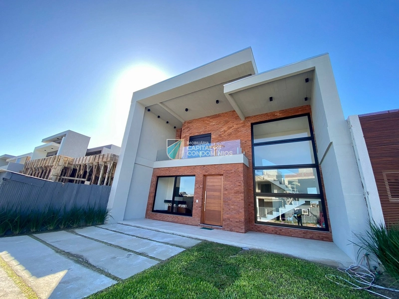 Belíssimo sobrado com piscina no condomínio Blue em Xangri-lá