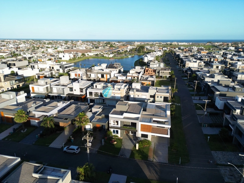 Belíssimo sobrado com piscina no condomínio Blue em Xangri-lá: 24ª foto da galeria de imagens do imóvel