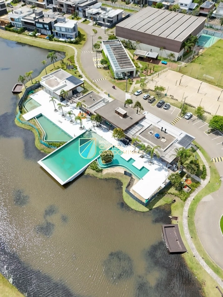 Casa térrea com piscina no condomínio Blue: 41ª foto da galeria de imagens do imóvel