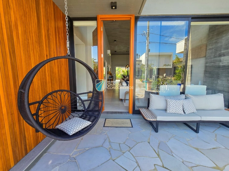 Casa térrea com piscina no condomínio Blue: 2ª foto da galeria de imagens do imóvel