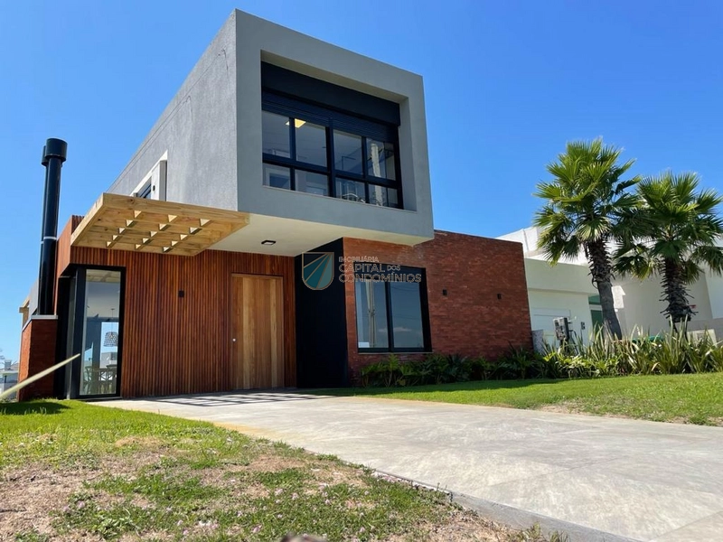 Sobrado novo, mobiliado e com piscina no condomínio Riviera: 1ª foto da galeria de imagens do imóvel