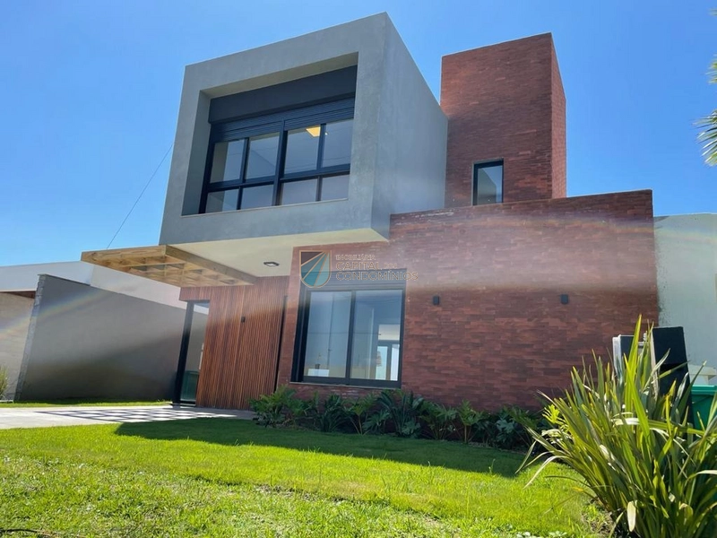 Sobrado novo, mobiliado e com piscina no condomínio Riviera: 2ª foto da galeria de imagens do imóvel