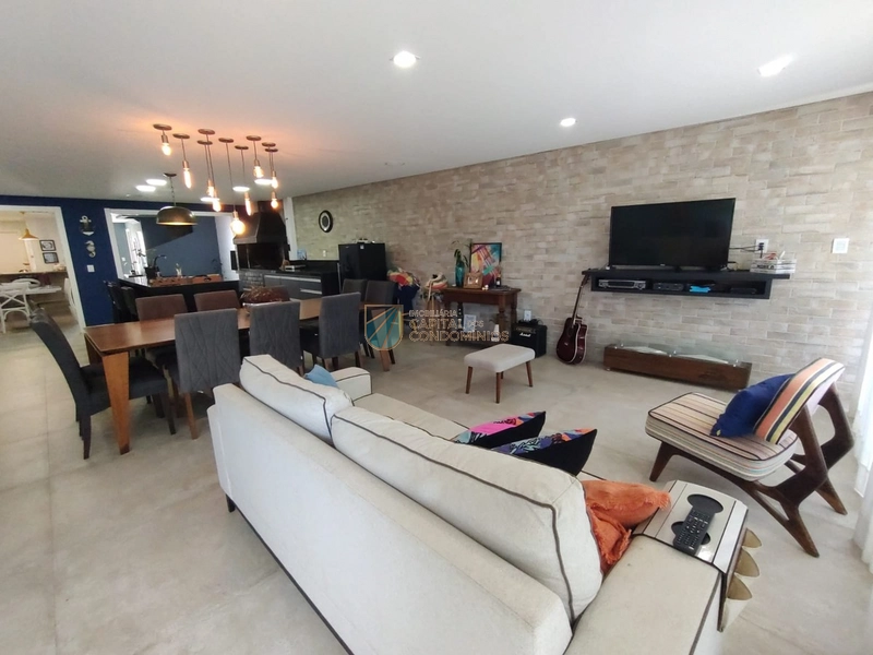 Excelente sobrado com piscina