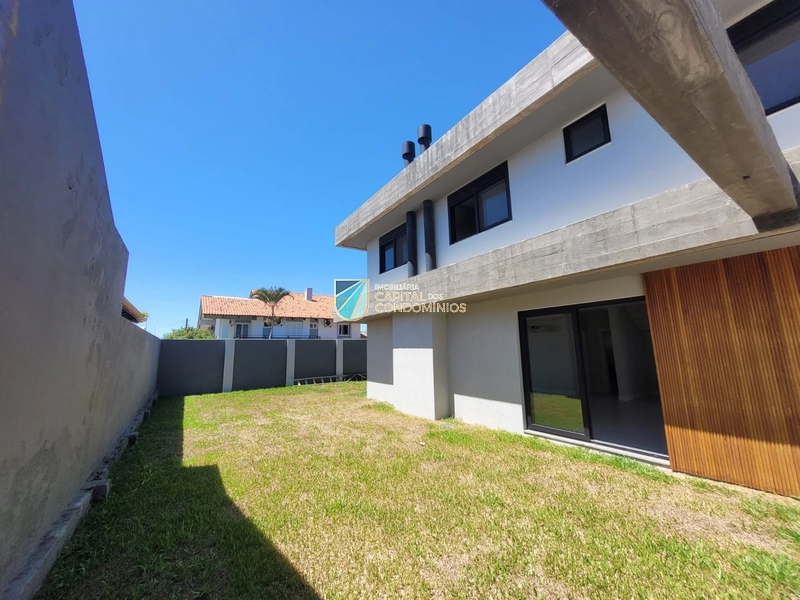 Sobrado novo em Atlântida: 5ª foto da galeria de imagens do imóvel