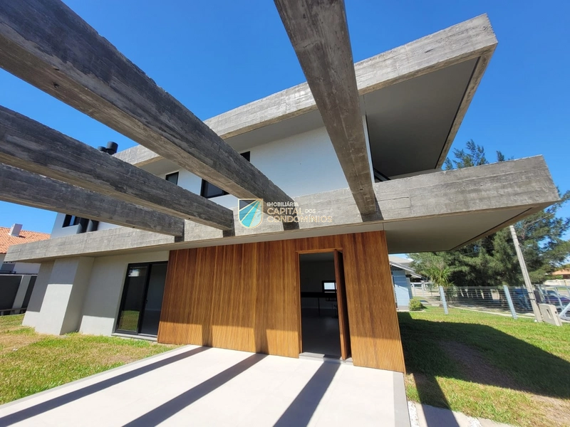 Sobrado novo em Atlântida: 3ª foto da galeria de imagens do imóvel