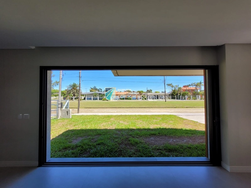 Sobrado novo em Atlântida: 16ª foto da galeria de imagens do imóvel