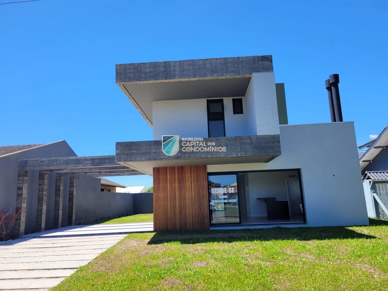 Sobrado novo em Atlântida: 2ª foto da galeria de imagens do imóvel