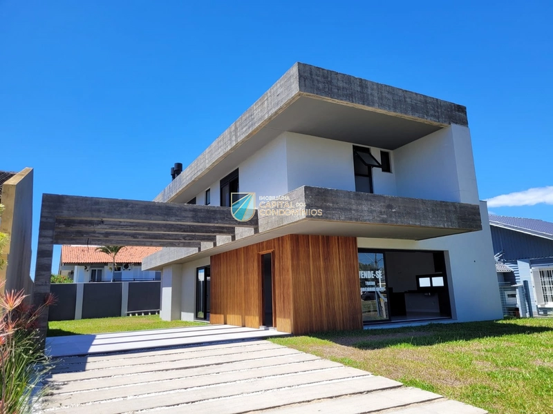 Sobrado novo em Atlântida