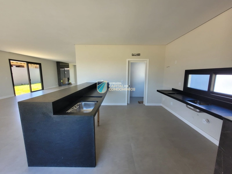 Sobrado novo em Atlântida: 12ª foto da galeria de imagens do imóvel