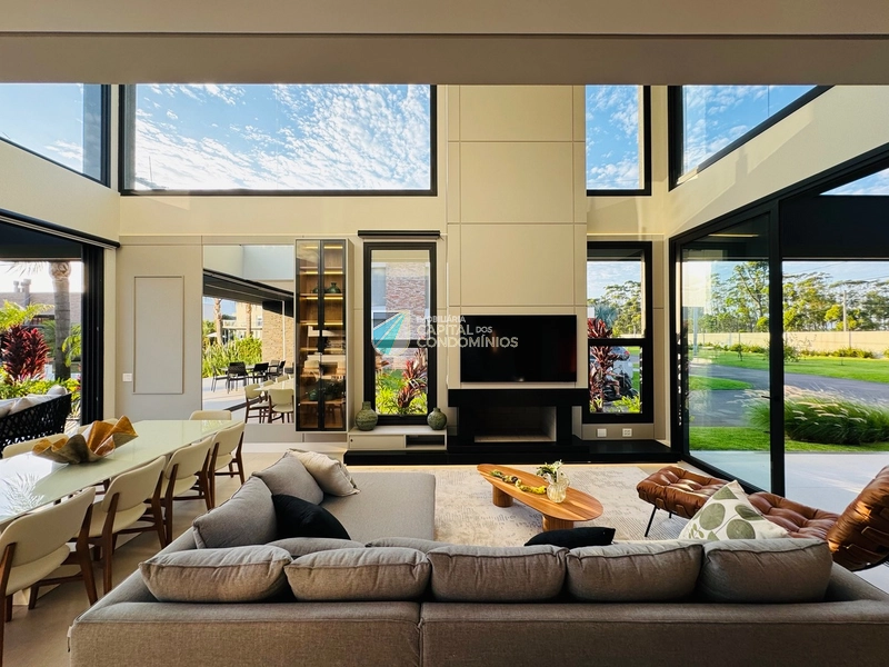 Sobrado beira lago no condomínio Malibu: 5ª foto da galeria de imagens do imóvel