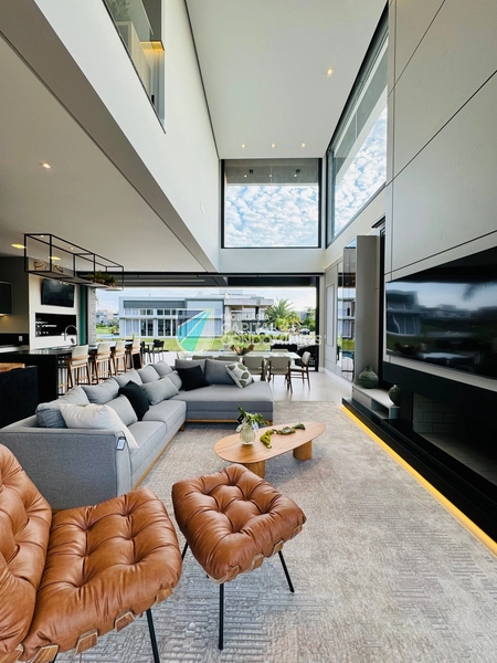 Sobrado beira lago no condomínio Malibu: 6ª foto da galeria de imagens do imóvel