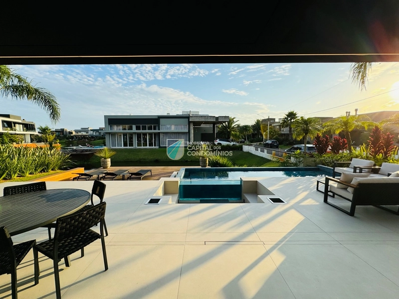 Sobrado beira lago no condomínio Malibu: 11ª foto da galeria de imagens do imóvel