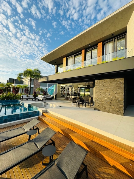 Sobrado beira lago no condomínio Malibu: 9ª foto da galeria de imagens do imóvel