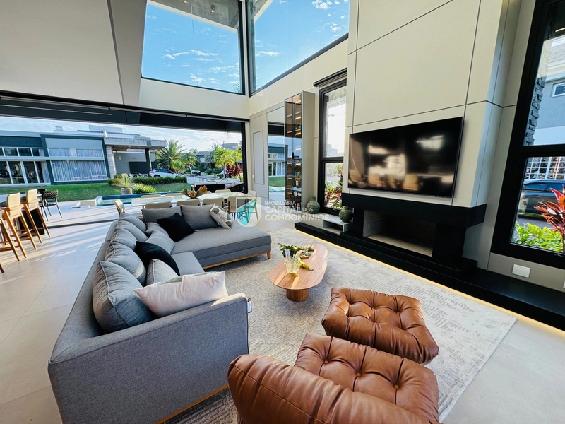 Sobrado beira lago no condomínio Malibu: 4ª foto da galeria de imagens do imóvel