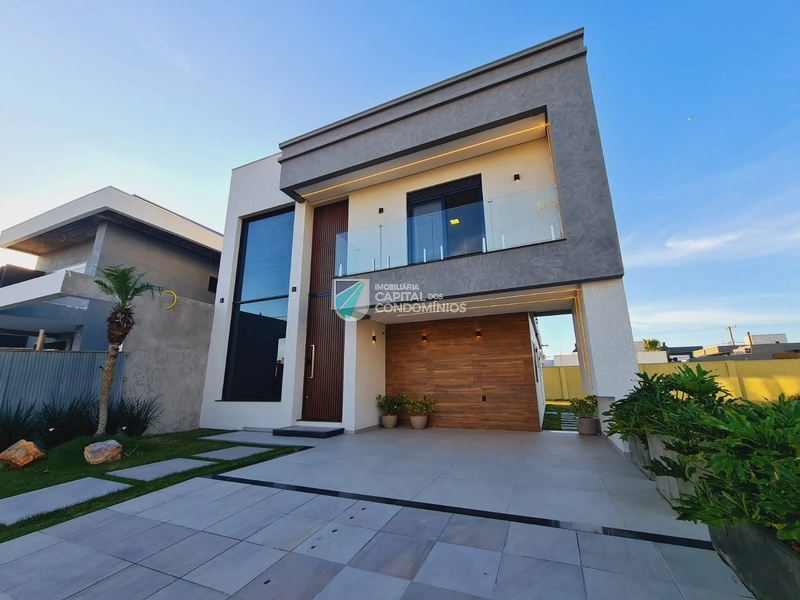 Belo sobrado no condomínio Blue