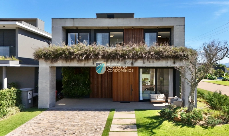 Sobrado de esquina no Sense