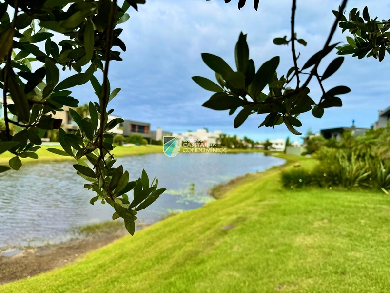 Sobrado beira lago no Condomínio Enseada.: 10ª foto da galeria de imagens do imóvel