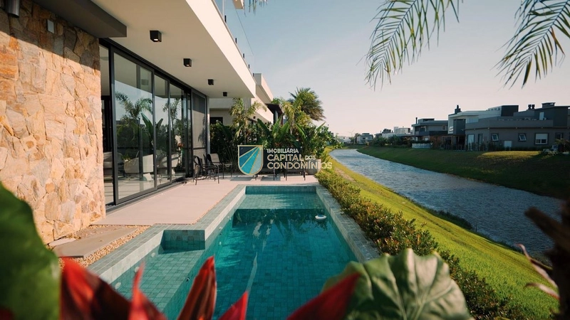Sobrado beira lago no Condomínio Capão Ilhas Resort