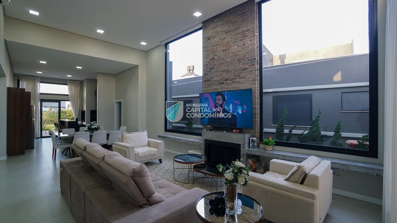Casa mobiliada com fundos para área verde: 3ª foto da galeria de imagens do imóvel