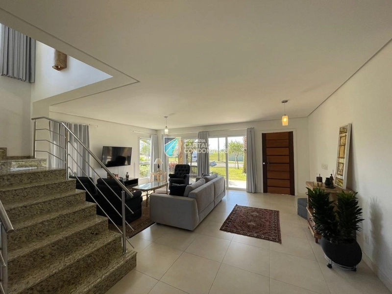 Sobrado com piscina: 14ª foto da galeria de imagens do imóvel