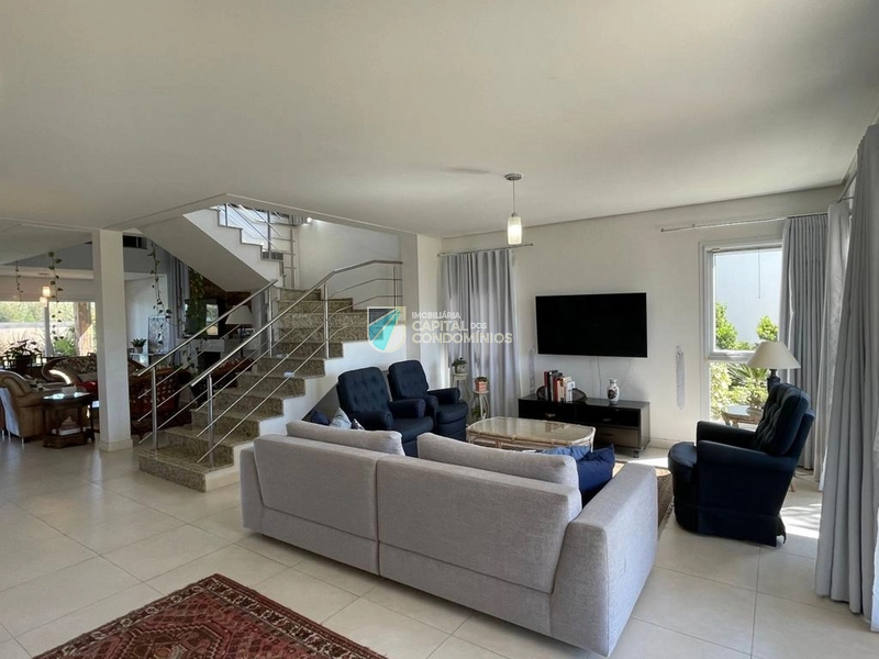 Sobrado com piscina: 4ª foto da galeria de imagens do imóvel