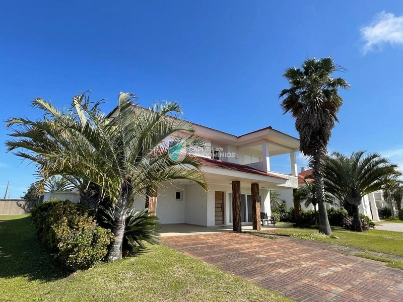 Sobrado com piscina: 5ª foto da galeria de imagens do imóvel