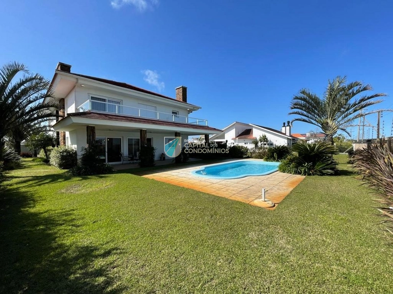 Sobrado com piscina: 3ª foto da galeria de imagens do imóvel