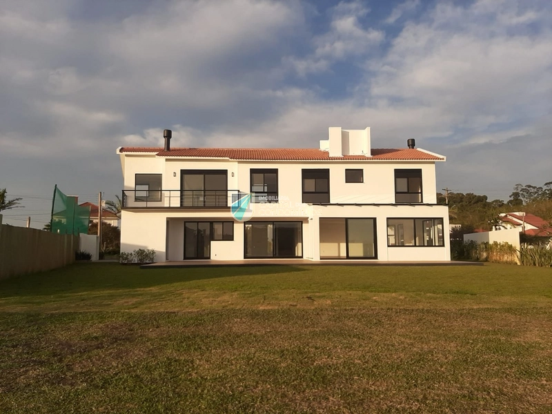 Mansão beira lago Green Village: 2ª foto da galeria de imagens do imóvel