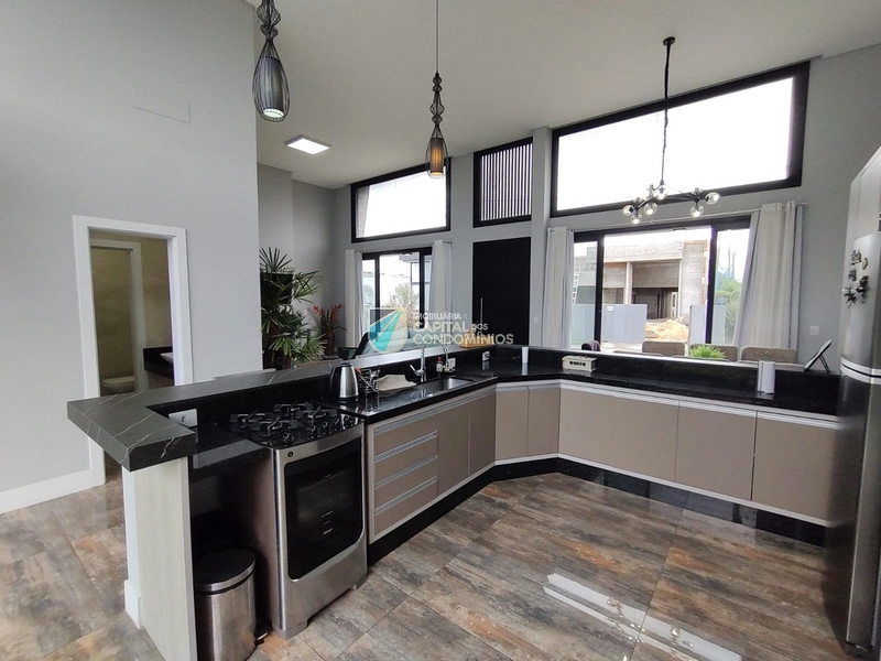 Casa térrea no Dubai: 10ª foto da galeria de imagens do imóvel