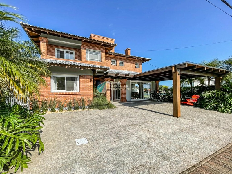 Excelente sobrado em Atlântida.