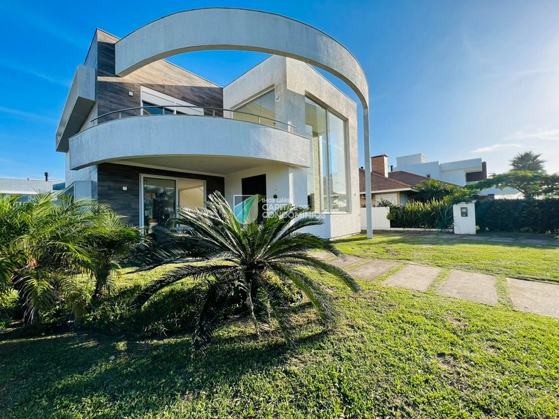 Sobrado no condomínio Quintas do Lago em Xangri-lá!