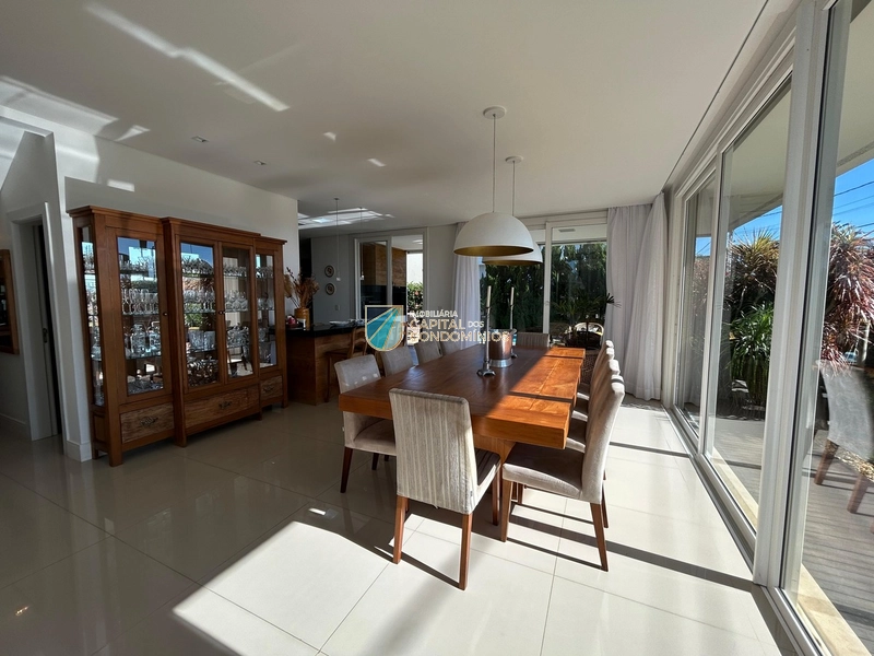 Sobrado de esquina no condomínio Quintas do Lago: 8ª foto da galeria de imagens do imóvel