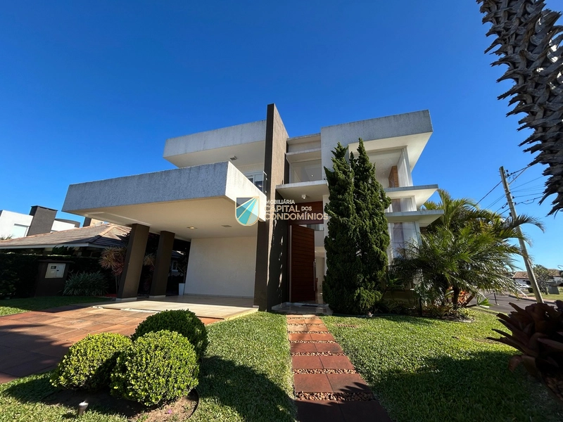 Sobrado de esquina no condomínio Quintas do Lago