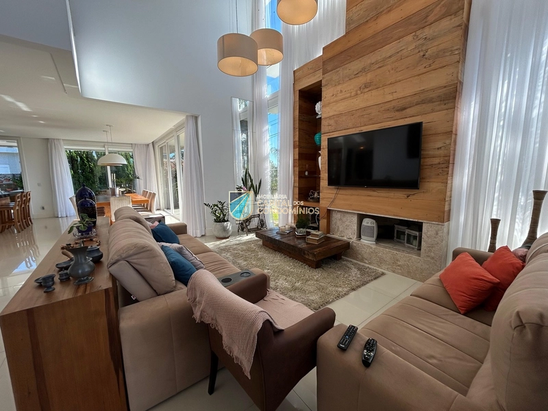 Sobrado de esquina no condomínio Quintas do Lago: 7ª foto da galeria de imagens do imóvel