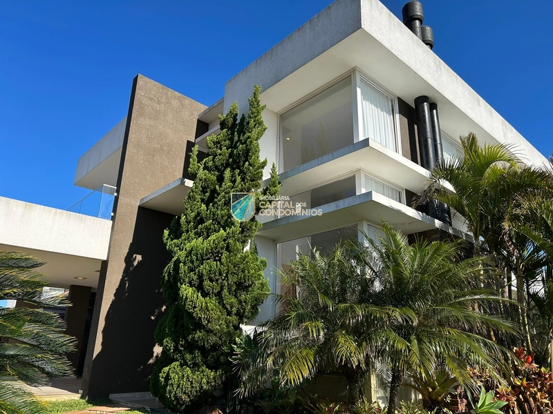 Sobrado de esquina no condomínio Quintas do Lago: 3ª foto da galeria de imagens do imóvel